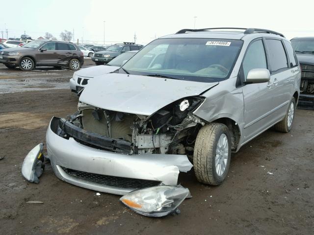 5TDBK22C78S011527 - 2008 TOYOTA SIENNA XLE SILVER photo 2