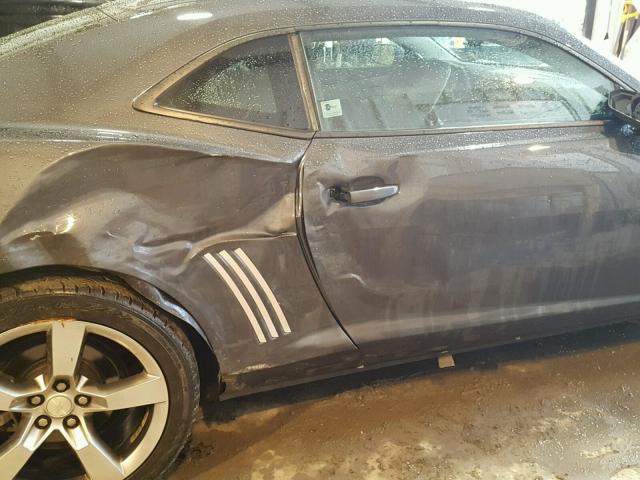 2G1FG1ED0B9101063 - 2011 CHEVROLET CAMARO LT GRAY photo 9