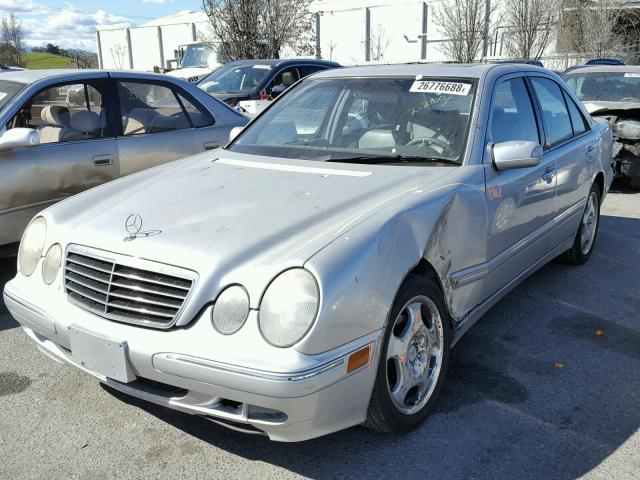 WDBJF70J32B426727 - 2002 MERCEDES-BENZ E 430 SILVER photo 2