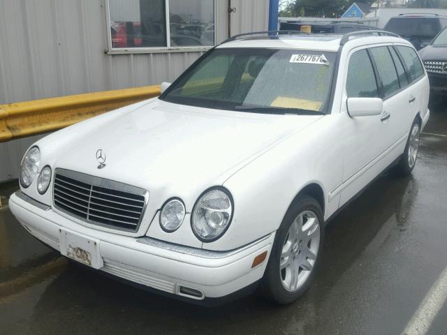 WDBJH65F9XA755387 - 1999 MERCEDES-BENZ E 320 WHITE photo 2