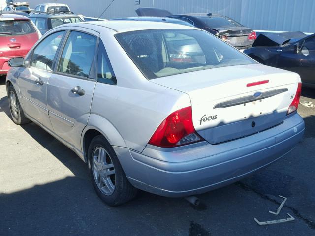 1FAFP34P82W200550 - 2002 FORD FOCUS SE SILVER photo 3