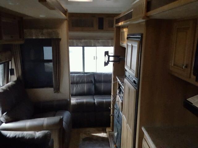 4V0FC342XGG007401 - 2016 CRUI MOTORHOME TWO TONE photo 6