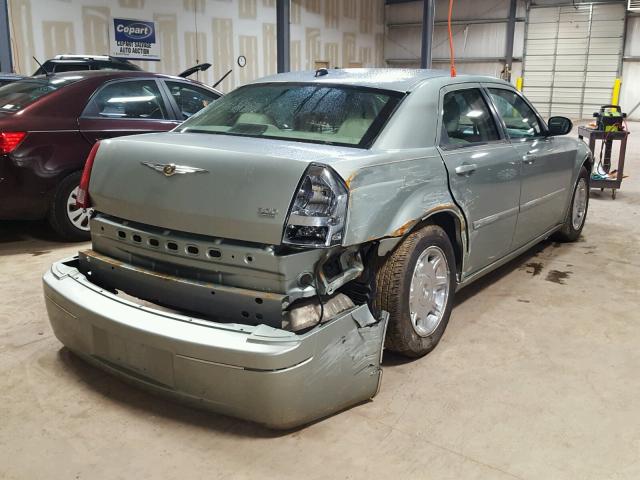 2C3KA53G06H208030 - 2006 CHRYSLER 300 TOURIN GREEN photo 4