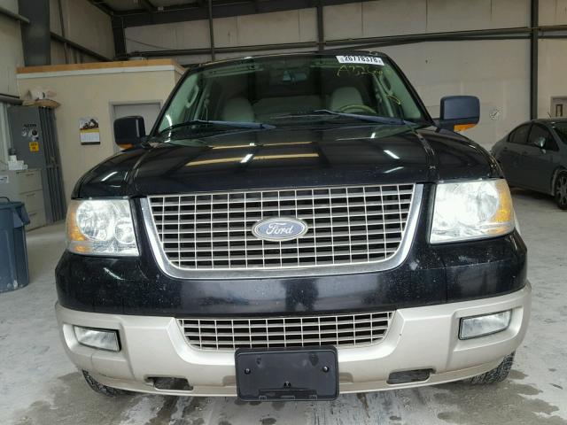 1FMFU17585LA32668 - 2005 FORD EXPEDITION BLACK photo 9