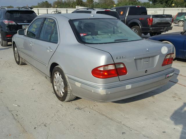 WDBJF65J7YB015259 - 2000 MERCEDES-BENZ E 320 SILVER photo 3