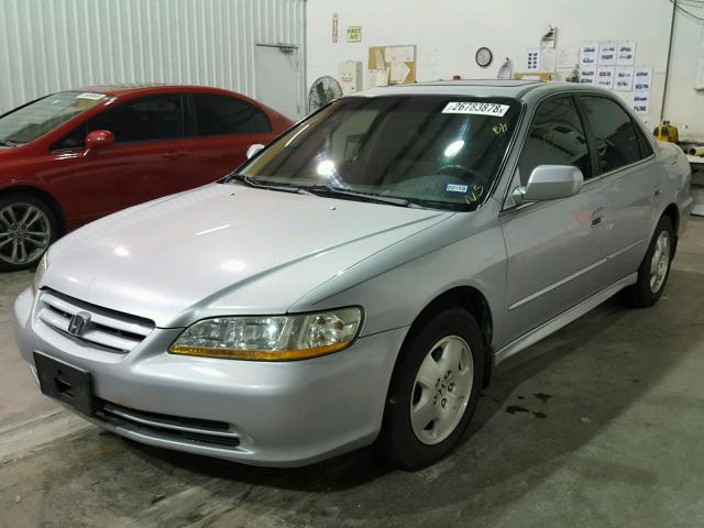 1HGCG16592A013779 - 2002 HONDA ACCORD EX SILVER photo 2