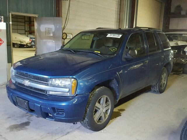 1GNDS13S552129921 - 2005 CHEVROLET TRAILBLAZE BLUE photo 2