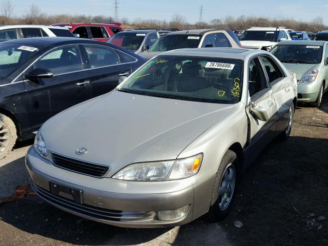 JT8BF28G5W5021392 - 1998 LEXUS ES 300 GRAY photo 2