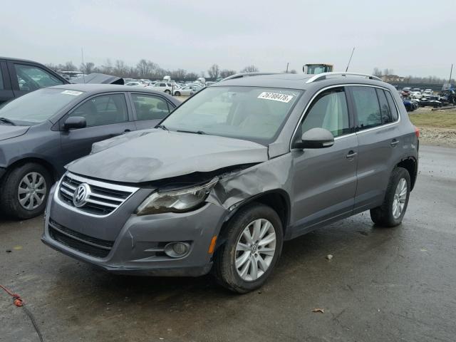 WVGAV7AX6AW504119 - 2010 VOLKSWAGEN TIGUAN S GRAY photo 2