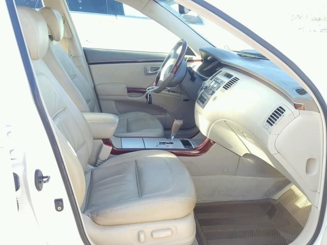 KMHFC46F47A163643 - 2007 HYUNDAI AZERA SE WHITE photo 5