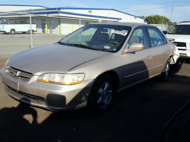 1HGCG1659YA010762 - 2000 HONDA ACCORD EX GOLD photo 2