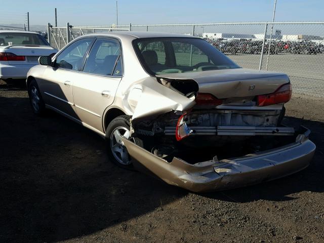 1HGCG1659YA010762 - 2000 HONDA ACCORD EX GOLD photo 3