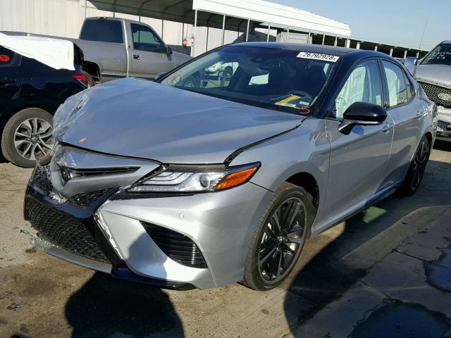 4T1BZ1HK7JU003980 - 2018 TOYOTA CAMRY XSE SILVER photo 2