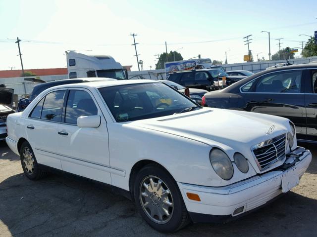 WDBJF65F6WA521101 - 1998 MERCEDES-BENZ E 320 WHITE photo 1