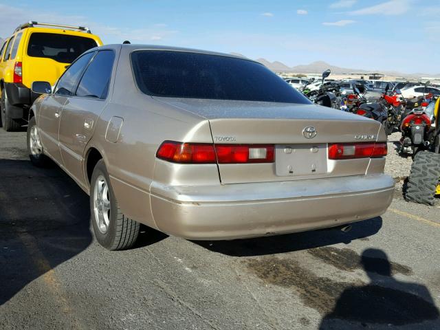 JT2BG28K9W0182059 - 1998 TOYOTA CAMRY LE TAN photo 3