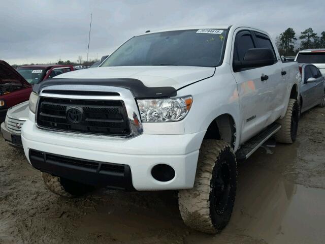 5TFEM5F15CX036544 - 2012 TOYOTA TUNDRA CRE WHITE photo 2