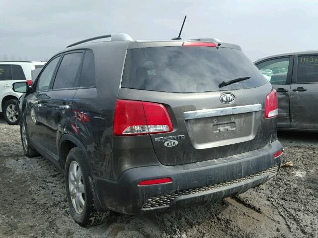 5XYKT3A68DG368978 - 2013 KIA SORENTO LX GRAY photo 3