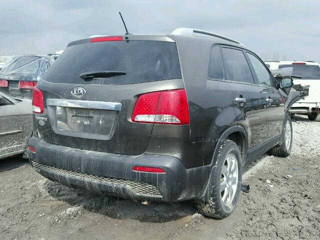 5XYKT3A68DG368978 - 2013 KIA SORENTO LX GRAY photo 4