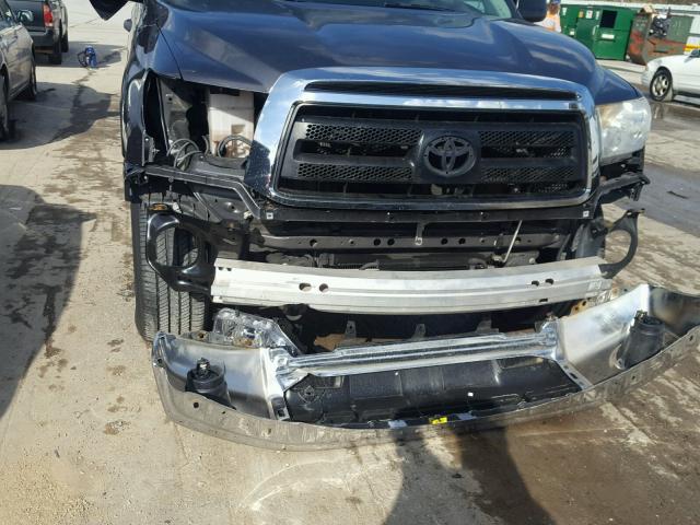 5TFRM5F13BX021864 - 2011 TOYOTA TUNDRA DOU GRAY photo 9