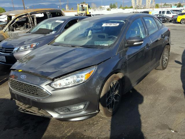 1FADP3F2XGL406986 - 2016 FORD FOCUS SE GRAY photo 2