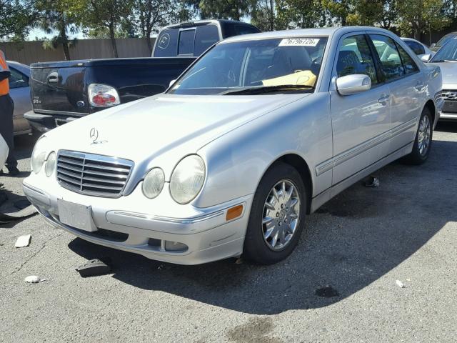 WDBJF65J11B172565 - 2001 MERCEDES-BENZ E 320 SILVER photo 2