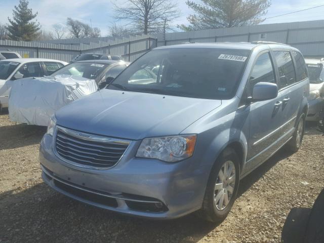 2C4RC1BG1DR808352 - 2013 CHRYSLER TOWN & COU BLUE photo 2