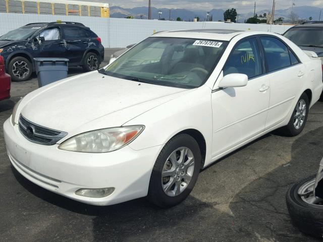 JTDBE32K440276990 - 2004 TOYOTA CAMRY LE WHITE photo 2