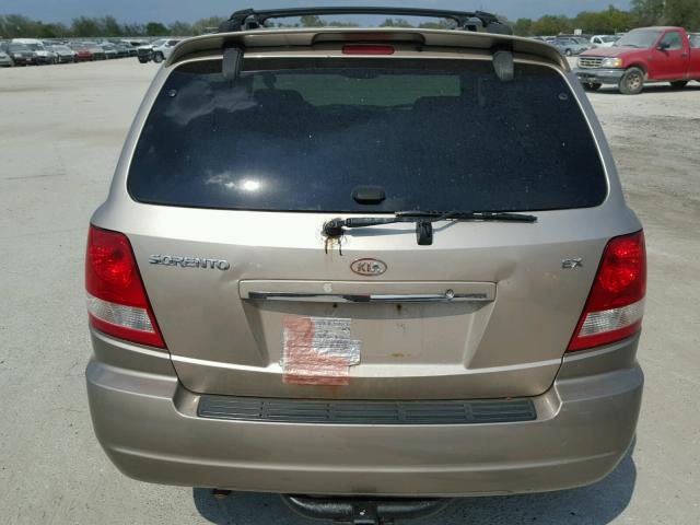 KNDJC733755350374 - 2005 KIA SORENTO EX GOLD photo 9