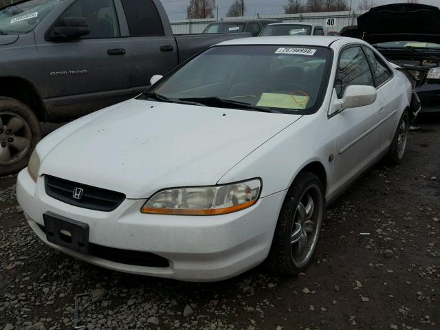 1HGCG2244XA002053 - 1999 HONDA ACCORD LX WHITE photo 2