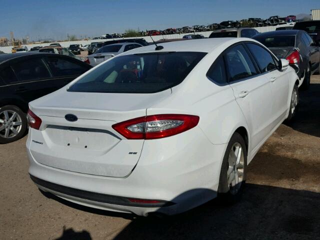 3FA6P0H72FR238535 - 2015 FORD FUSION SE WHITE photo 4