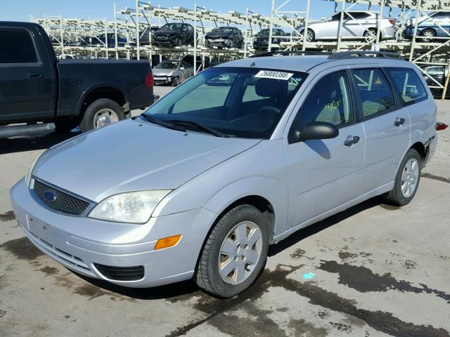 1FAFP36N06W122217 - 2006 FORD FOCUS ZXW SILVER photo 2