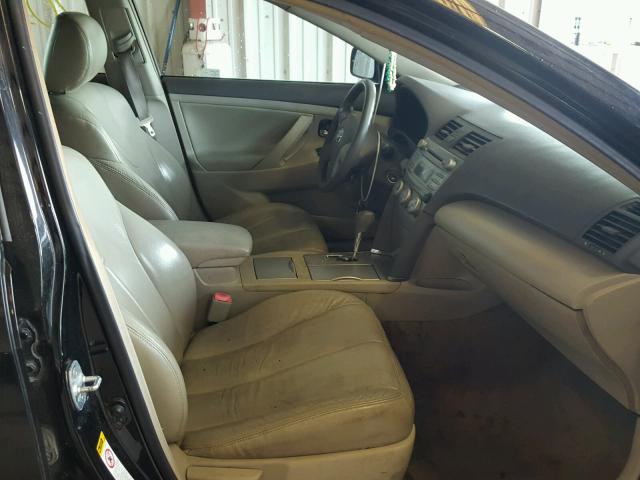JTNBK3EK4A3047140 - 2010 TOYOTA CAMRY SE BLACK photo 5