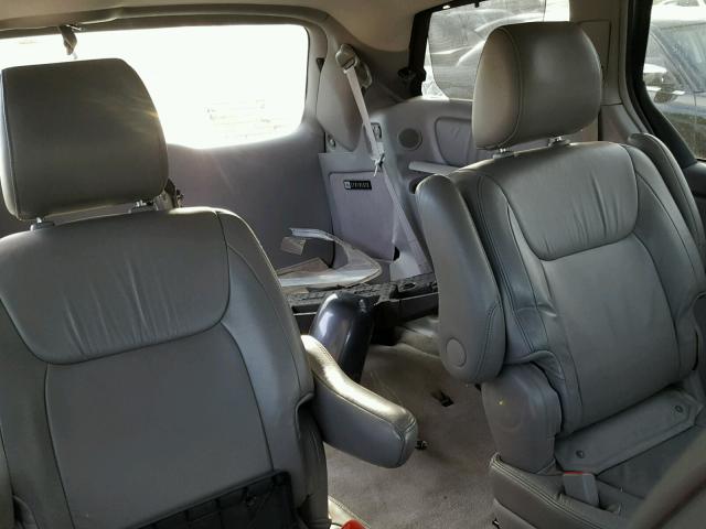 5TDYK4CC8AS331689 - 2010 TOYOTA SIENNA XLE GRAY photo 6