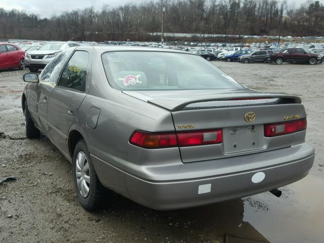 4T1BG22KXWU380038 - 1998 TOYOTA CAMRY CE TAN photo 3