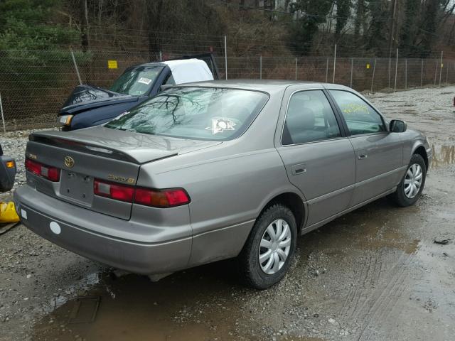 4T1BG22KXWU380038 - 1998 TOYOTA CAMRY CE TAN photo 4