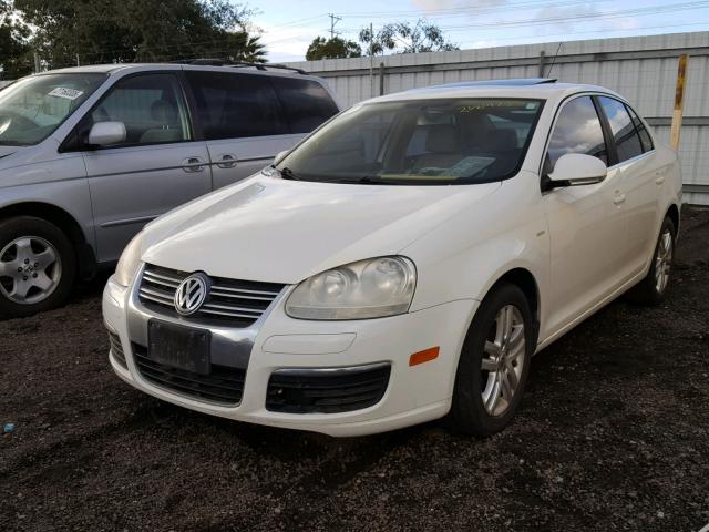 3VWEG71K27M189684 - 2007 VOLKSWAGEN JETTA WOLF WHITE photo 2