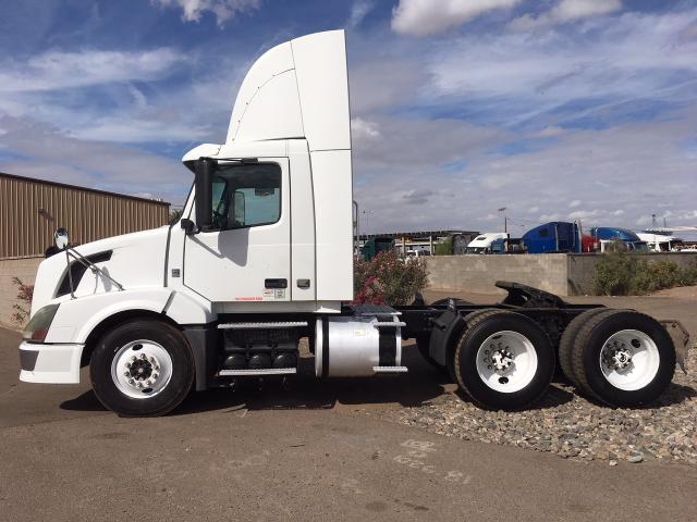 4V4NC9EHX8N497738 - 2008 VOLVO VN VNL WHITE photo 9