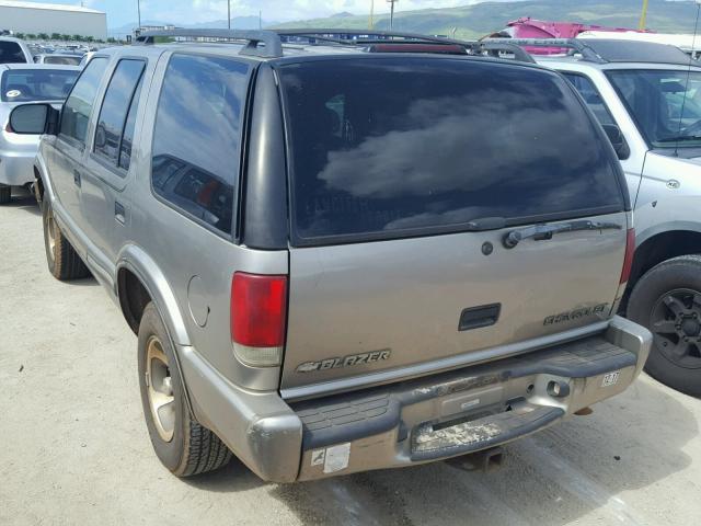 1GNCS13W912184526 - 2001 CHEVROLET BLAZER GOLD photo 3