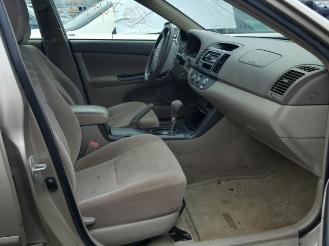 JTDBE32K950312691 - 2005 TOYOTA CAMRY LE BEIGE photo 5