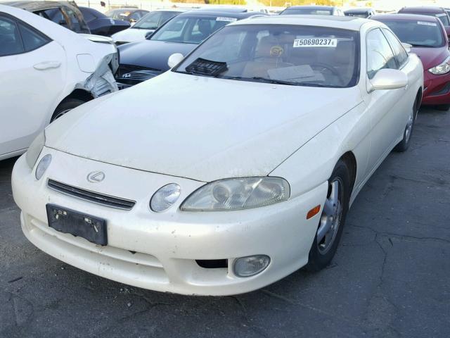 JT8CD32Z9W1001731 - 1998 LEXUS SC 300 WHITE photo 2