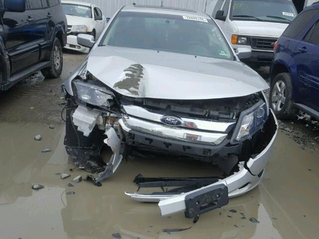 3FAHP0HA3BR307926 - 2011 FORD FUSION SE SILVER photo 9