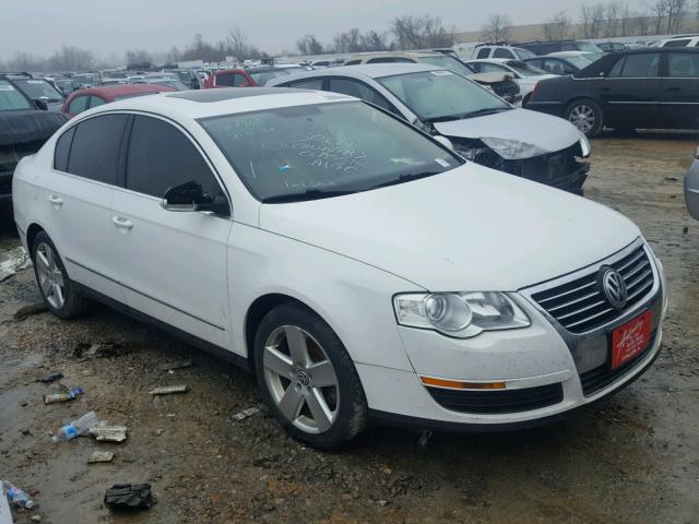 WVWAK73C48E067325 - 2008 VOLKSWAGEN PASSAT KOM WHITE photo 1