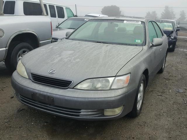 JT8BF28G9X5051867 - 1999 LEXUS ES 300 SILVER photo 2