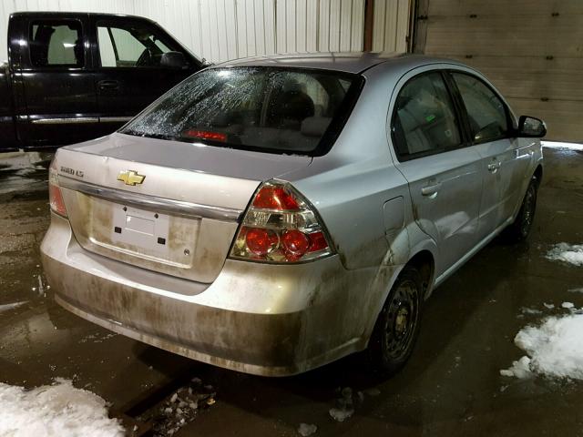 KL1TD56698B023021 - 2008 CHEVROLET AVEO BASE Srebrny zdjęcie 4