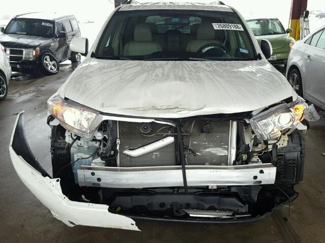 5TDYK3EH2BS045972 - 2011 TOYOTA HIGHLANDER WHITE photo 7