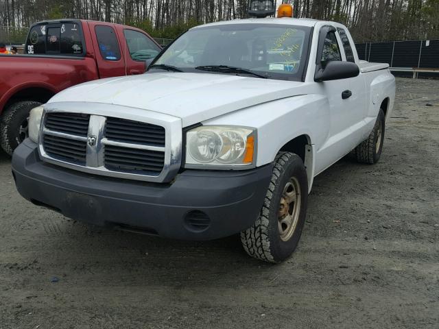 1D7HW22KX5S327261 - 2005 DODGE DAKOTA ST WHITE photo 2