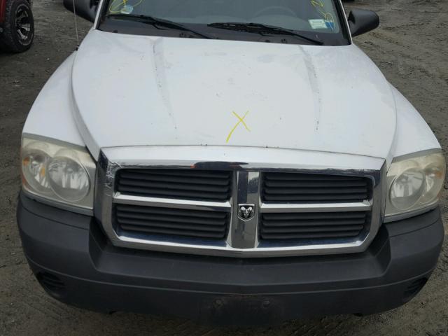 1D7HW22KX5S327261 - 2005 DODGE DAKOTA ST WHITE photo 7