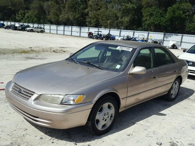 4T1BG22K2VU771330 - 1997 TOYOTA CAMRY CE GOLD photo 2