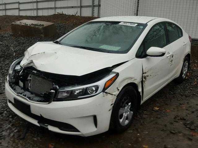 3KPFK4A7XHE093250 - 2017 KIA FORTE LX WHITE photo 2