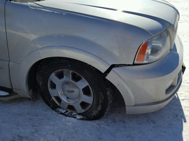 5LMFU28525LJ04823 - 2005 LINCOLN NAVIGATOR WHITE photo 9